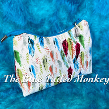 Load image into Gallery viewer, Zipper Pouch - Feathers
